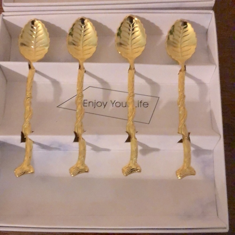 NWOT Set of 4 gold tone spoons